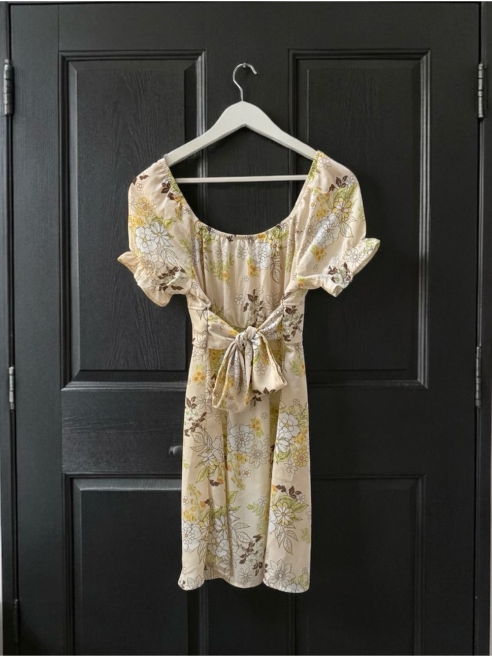 Madden NYC Women’s Floral Puff-Sleeve Dress in Yellow Cream! Small! - Picture 2 of 8